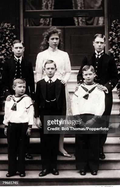 British Royalty, The six children of King George V of Great Britain and Queen Mary, Back,l-r, Prince Albert, Princess Mary, Edward, Prince of Wales,...