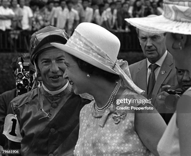 Sport, Horse Racing, London, England, 20th February 1972, Queen Elizabeth II of Great Britain chats to British Jockey Lester Piggott after he won The...