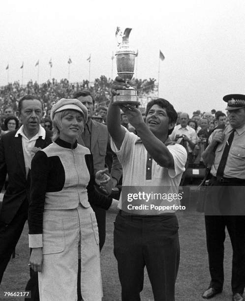 Sport, Golf, British Open Championship, Southport, Lancashire, England, 11th July 1971, USA's Lee Trevino holds the Claret Jug trophy aloft after...