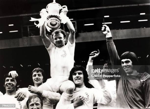 Sport, Football, Wembley, London, England, F,A, Cup Final, 6th May 1972, Leeds United 1 v Arsenal 0, Leeds United captain Billy Bremner lifts the...