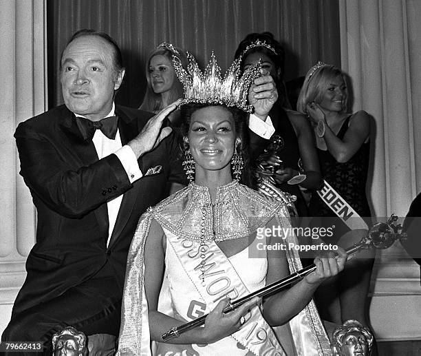 London, England, 20th November 1970, American comedian and entertainer Bob Hope crowns 22 year old Jennifer Hosten of Grenada "Miss World", Jennifer...