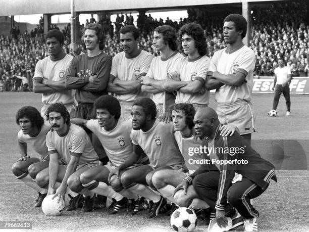 Sport, Football, Dublin, Ireland, June 1973, All-Ireland Shamrock Rovers XI 3 v Brazil 4, The World Champions Brazil pose together for a group...