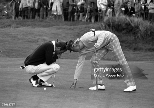 Sport, Golf, British Open Championships, Troon, Scotland, 16th July 1973, USA's Tom Weiskopf and compatriot Johnny Miller get together to repair...