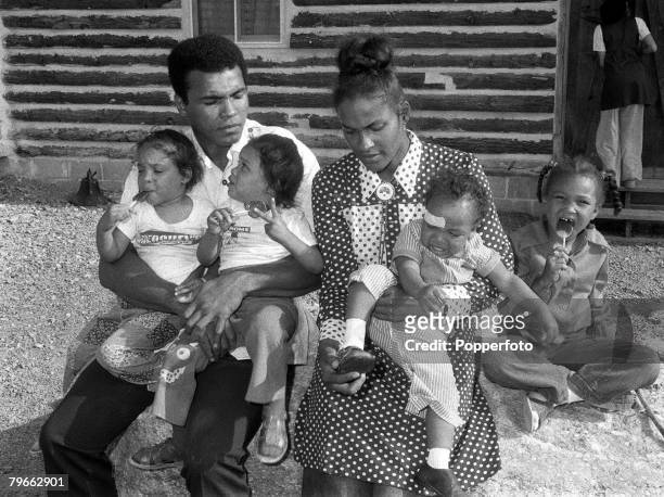 Sport, Boxing, Pennsylvania, USA, 22nd August 1973, Former Heavyweight World Champion Muhammad Ali, is pictured with his wife Belinda and their four...