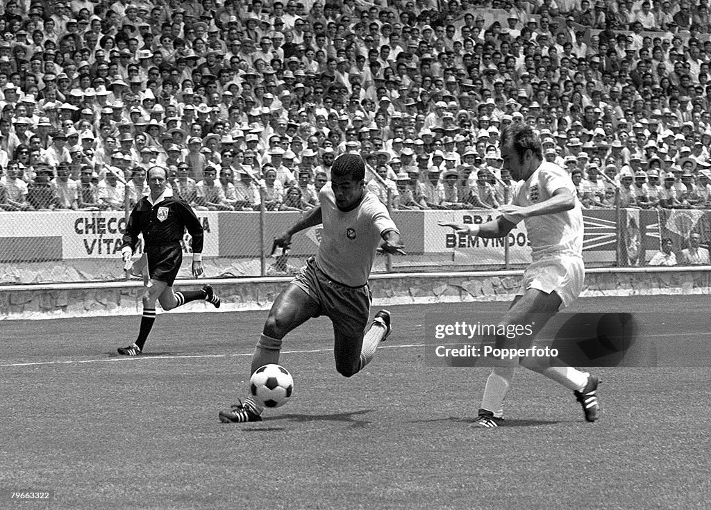 Sport, Football, World Cup Finals, Guadalajara, Mexico, 7th June 1970, Group 3, Brazil 1 v England 0, Brazil's Jairzinho gets around England's Terry Cooper