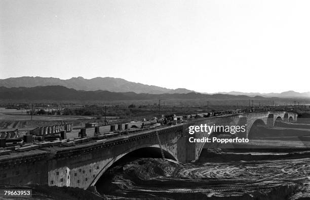 Arizona, USA, 27th January 1971, London Bridge is pictured being re-constructed at Lake Havasu, scheduled for completion in October 1971