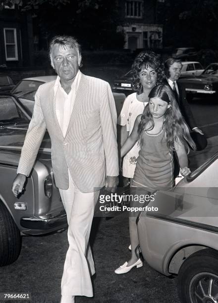 London, England, 27th July 1971, Actor Richard Burton followed by his wife Elizabeth Taylor and her daughter Liza in London