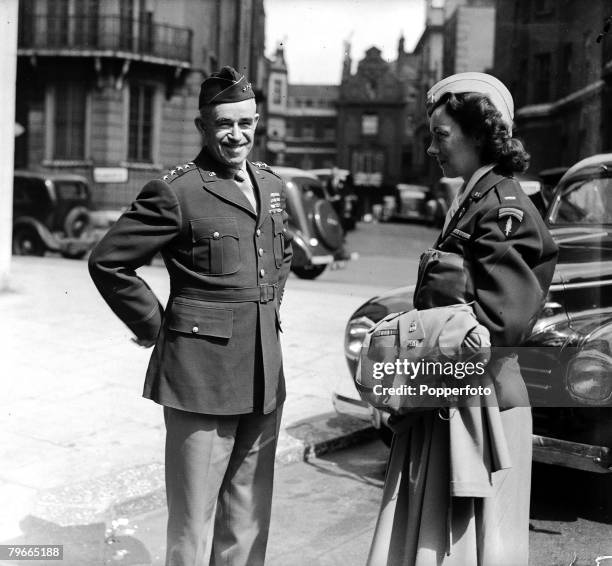 Post World War II, 16th May 1945, London, England, General Bradley pictured with Lieutenant Kay Summersby, General Eisenhower+s secretary