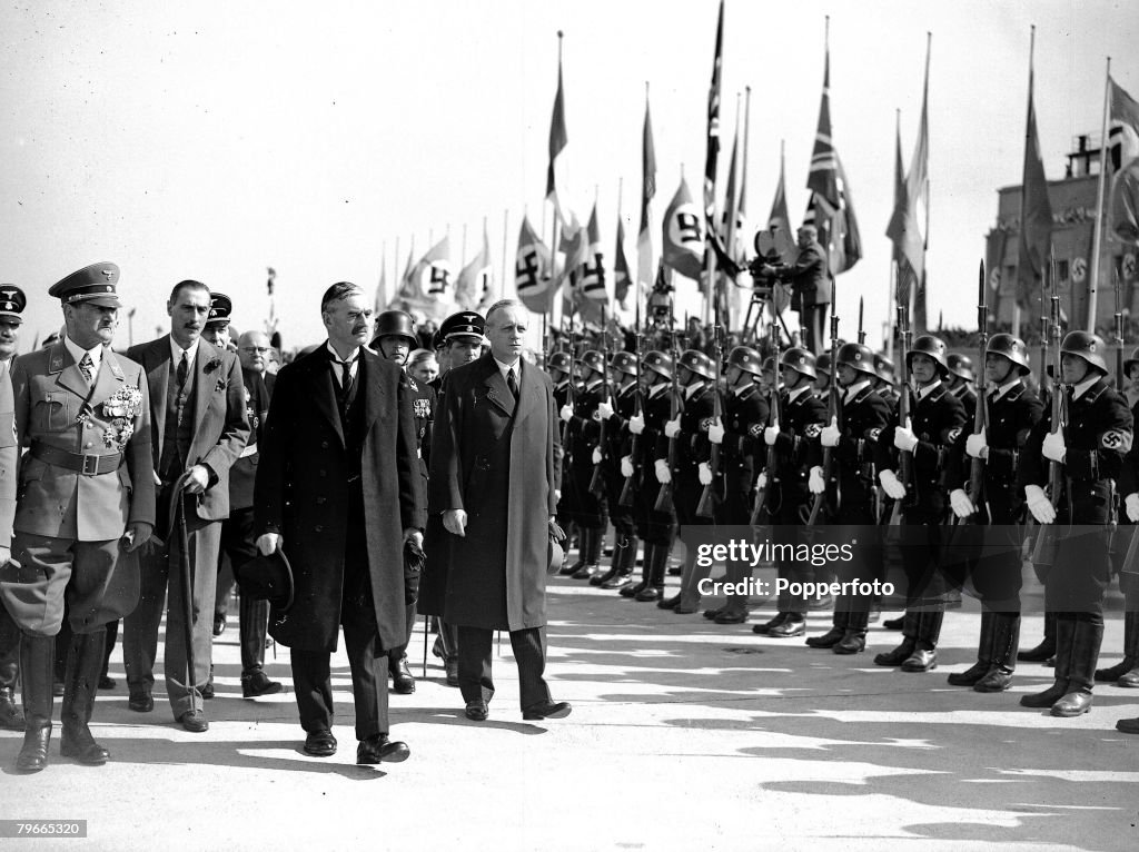 Chamberlain Arrives In Munich
