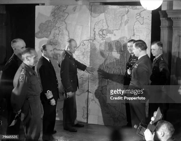 World War II, 1st February 1944, London, England, Supreme Allied Commander General Dwight Eisenhower discusses the Invasion of Europe during World...