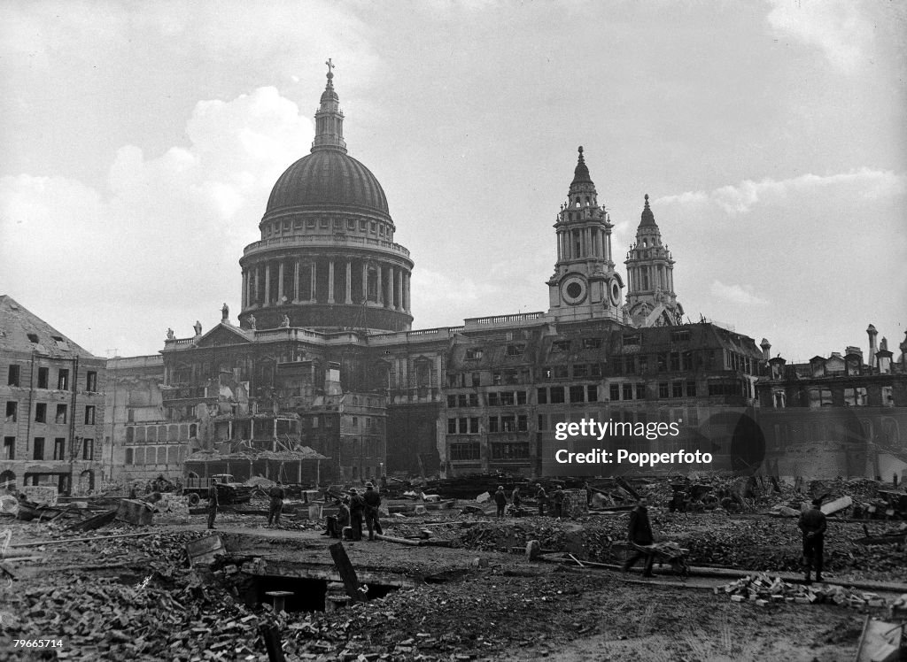 World War II, 1941, London, England, St Paul+s Cathederal stands defiantly as it is surrounded by rubble and damage caused by concerted German bombing raids