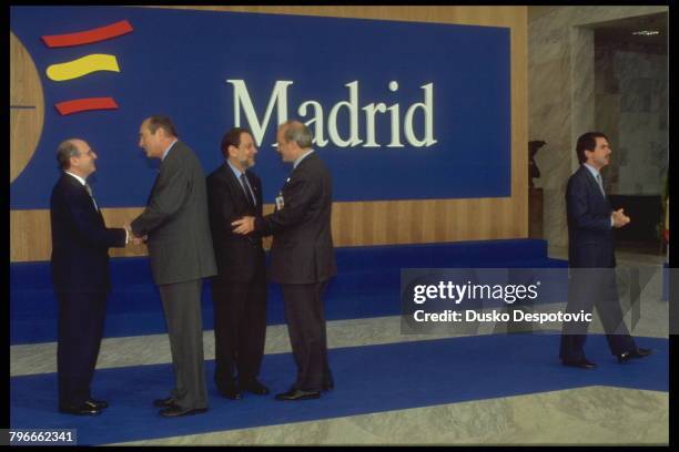 Abel Matutes, Jacques Chirac, Javier Solana, Hubert Vedrine et José Maria Aznar.