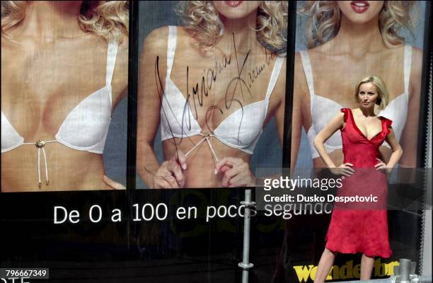1,376 Wonderbra Photos & High Res Pictures - Getty Images