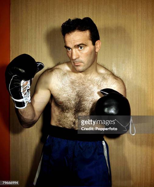 Boxing, A picture of French middleweight boxer Marcel Cerdan, posing in true fight mode, Cerdan was killed in an air crash in 1949