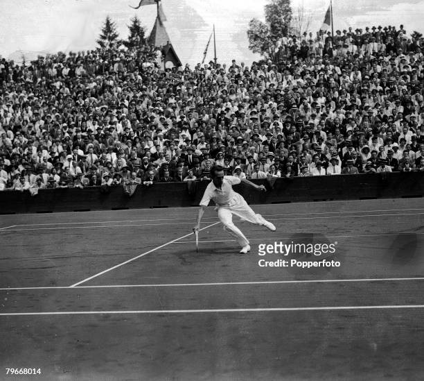 Tennis, Davis Cup, Paris France+s Henri Cochet in action against , Bunny Austin