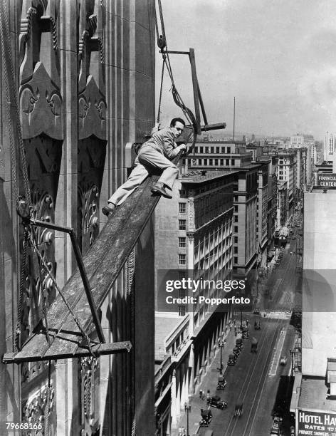 Perilously 856 Uncomfortable Position Work Stock Photos, High-Res Pictures, and ...