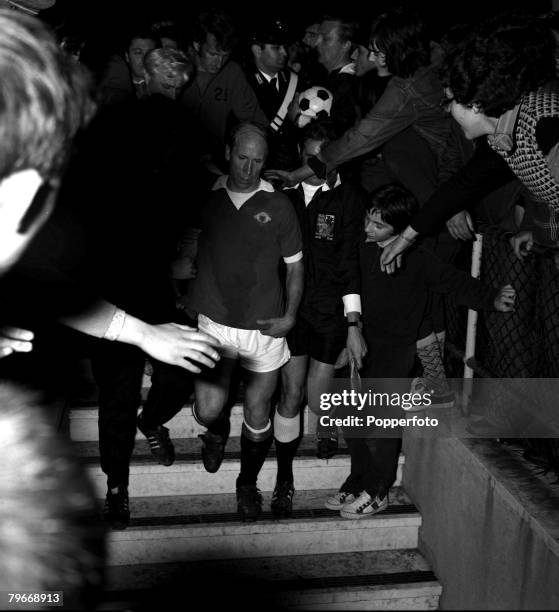 March 5th Sport, Football, Italian fans pat Manchester United's Bobby Charlton as he leaves the field at Verona, Italy after playing in the Verona v...