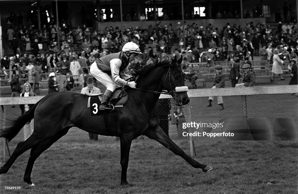 20th, April 1973, Sport, Horse Racing, Frankie Durr on "Mon Fils" at a Newbury, Berkshire meeting