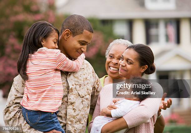 African American Military Father Hugging Family, 照片檔