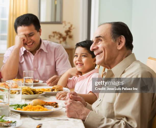 hispanic family at dinner table - puerto rican ethnicity stockfoto's en -beelden
