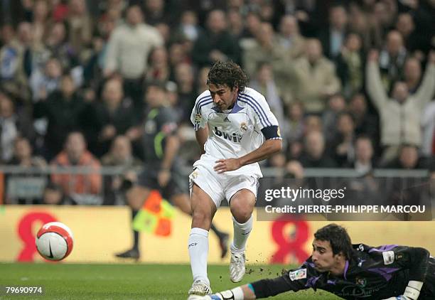 Spanish Raul 1,123 Raul Real Madrid Goal Stock Photos, High-Res Pictures, and Images ...