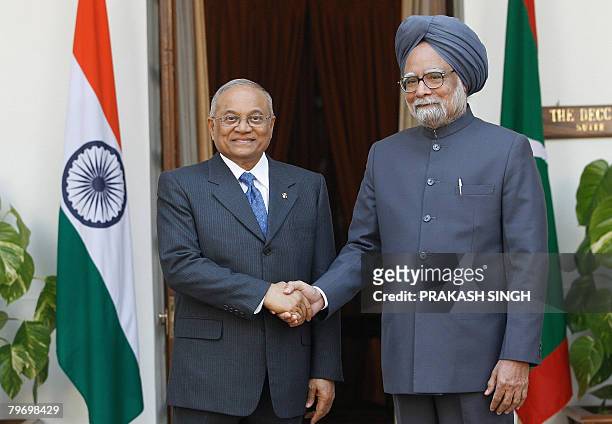 Indian Prime Minister Manmohan Singh shakes hands with the President of the Republic of Maldives, Maumoon Abdul Gayoom prior to delegation level...