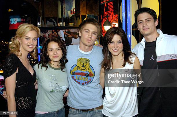 Cast of "One Tree Hill" : Hilarie Burton, Bethany Joy Lenz, Chad Michael Murray, Sophia Bush, and