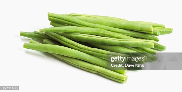 pile of green beans - haricot vert photos et images de collection