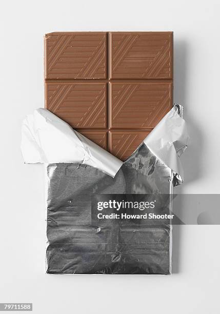 bar of chocolate, studio shot - unwrapped chocolate bar stock pictures, royalty-free photos & images