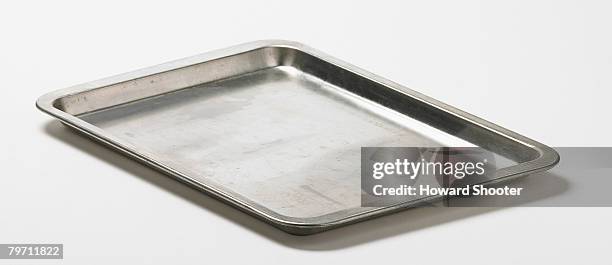 baking tray, studio shot - plaque métal photos et images de collection