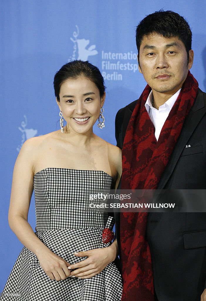 Korean actors Park Eun-Hye (L) and Kim Y