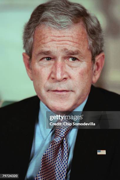 President George W. Bush poses for photographs during a meeting with President of Mali Amadou Toumani Toure in the Oval Office at the Whtie House...