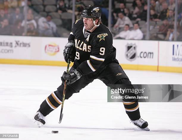 Mike Modano of the Dallas Stars makes a pass to a teammate against the Phoenix Coyotes at the American Airlines Center on February 11, 2008 in...
