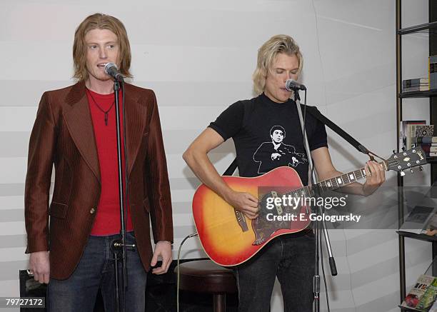 The Kin Mc 33 Billboard Underground Featuring The Kin Stock Photos, High-Res ...