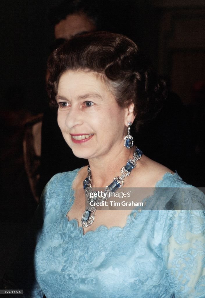 Queen Elizabeth II attends a banquet in India wearing a suit