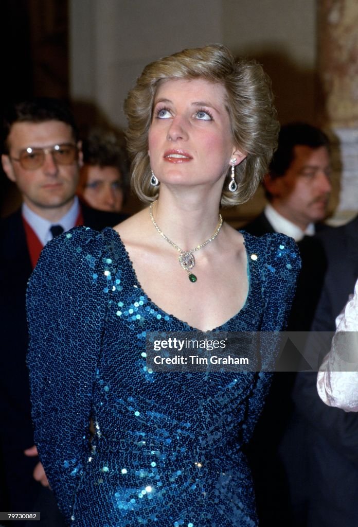 Princess Diana attends a gala at the Vienna Burgh Theatre du