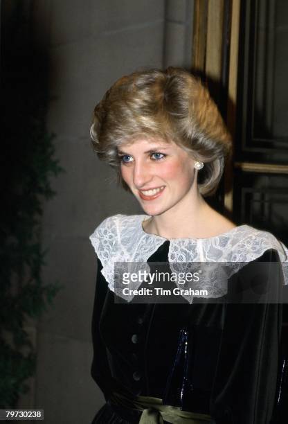 Princess Diana Haircut Photos and Premium High Res Pictures - Getty Images
