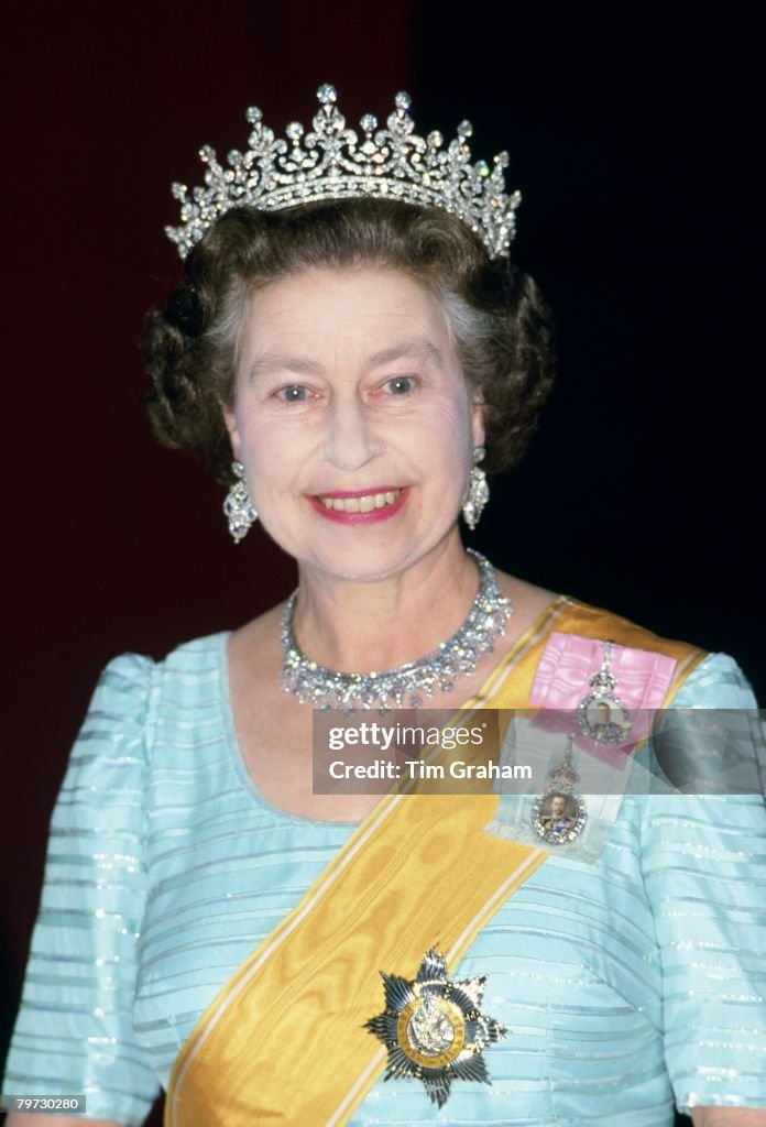 Queen Elizabeth II wears 'Granny's Tiara' to a banquet in Ne
