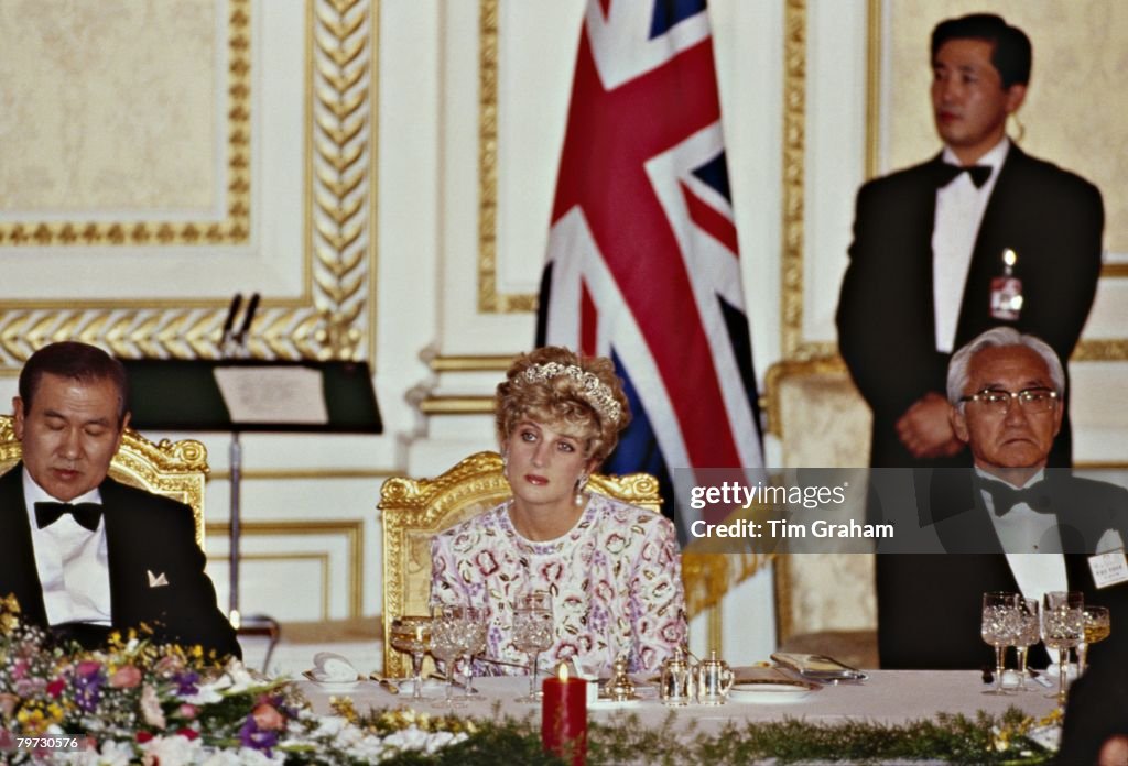 Diana, Princess of Wales at an official state banquet in Sou