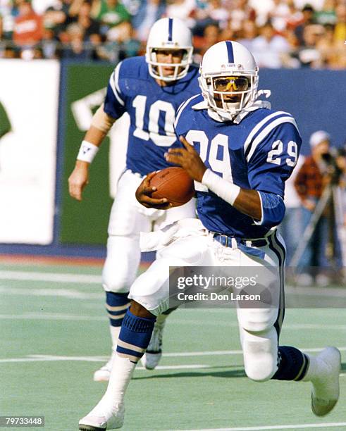 Running back Eric Dickerson of the Indianapolis Colts plays in his first game since being traded from the Los Angeles Rams, a 19-14 victory over the...