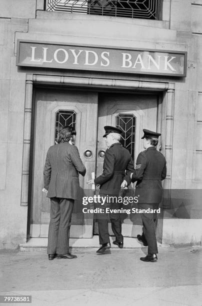 The scene of a robbery at the Baker Street branch of Lloyds Bank, on the corner with Marylebone Road, 13th September 1971. Thieves broke into the...