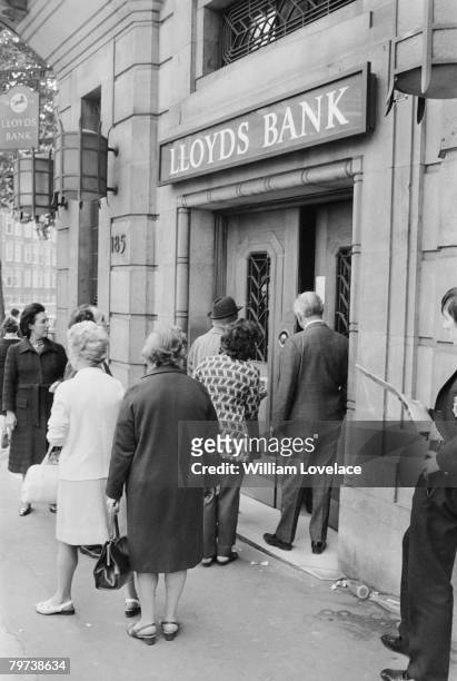 The scene of a robbery at the Baker Street branch of Lloyds Bank, 13th September 1971. Thieves broke into the vault and made off with thousands of...