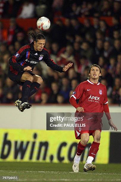 Bayern Munich defender Mart?n Demichelis jumps for the ball with Aberdeen forward Lee Miller during their UEFA Cup football match at Pittodrie...