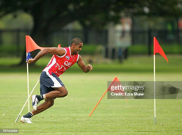 Michael O'Loughlin runs during a Sydney Swans AFL training session held at Lakeside Oval on February 15, 2008 in Sydney, Australia.