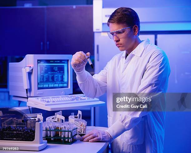 Lab Accessioner Specimen Handling Photos and Premium High Res Pictures - Getty Images
