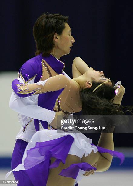 Xiaoyang Yu and Chen Wang of China performs during a Ice Dancing Free Dance skating for the International Skating Union Four Continents Figure...