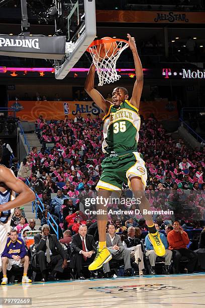 Kevin Durant of the Rookie team dunks the ball during the T-Mobile Rookie Challenge & Youth Jam part of 2008 NBA All-Star Weekend at the New Orleans...