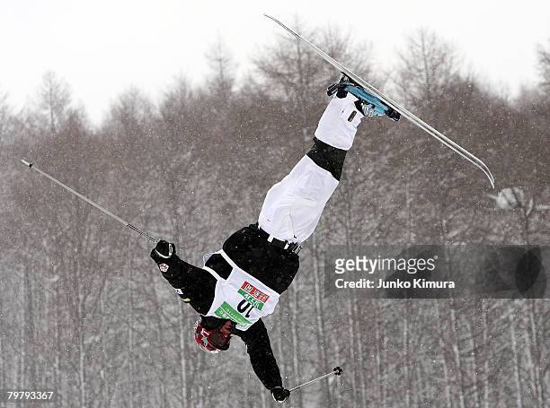 Nathan Roberts of the US competes during Men's Moguls Final of 2008 Freestyle FIS World Cup in Inawashiro at Listel Ski Fantasia on February 16, 2008...