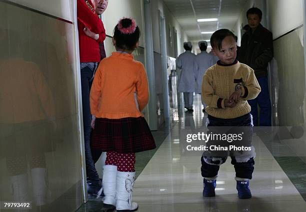 Child with brain paralysis learns to walk at the Yanan Hospital on February 15, 2008 in Changchun of Jilin Province, China. Jilin Provincial...