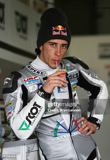 Andrea Dovizioso of Italy and JiR team Scot MotoGPtakes a break during MotoGP Testing at the Circuito de Jerez, on February 16, 2008 in Jerez, Spain.
